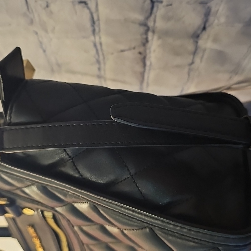 Michael KORS QUILTED Leather Satchel Like New - Picture 4 of 7